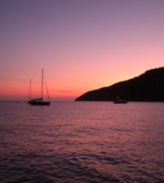  Segeln bei Sonnenuntergang 